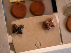 Puces d'oreilles papillons Ambre - Miladora Créations