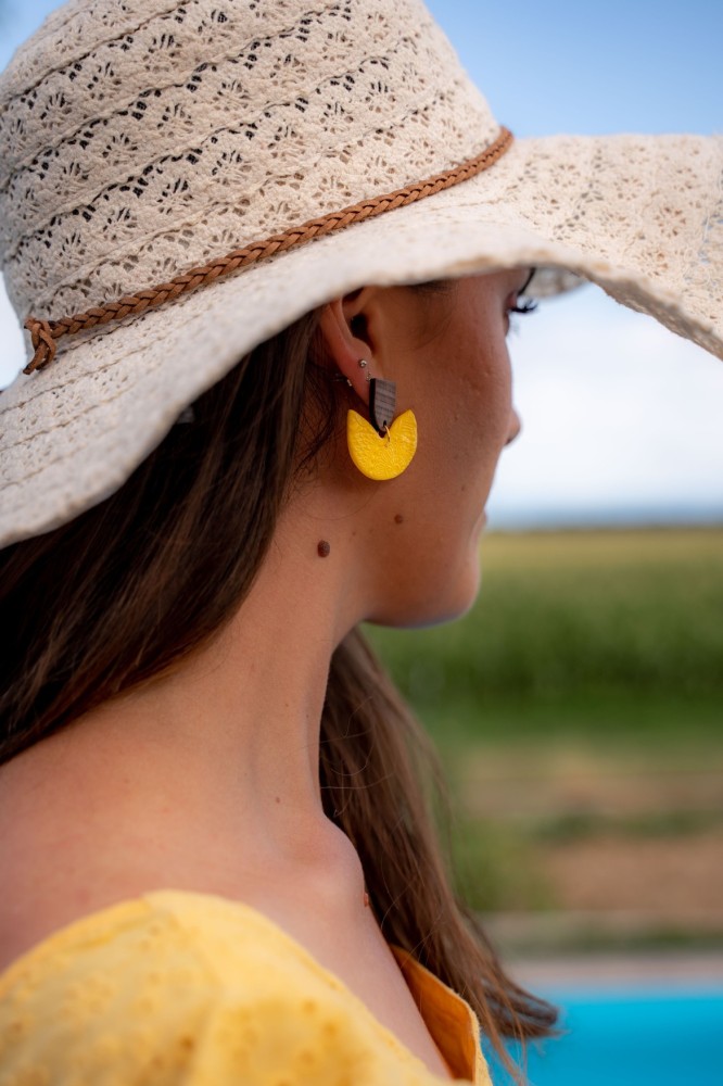 Boucles d'oreilles Bouton D'or - Miladora Créations - Bijoux en argile polymère et acier inoxydable