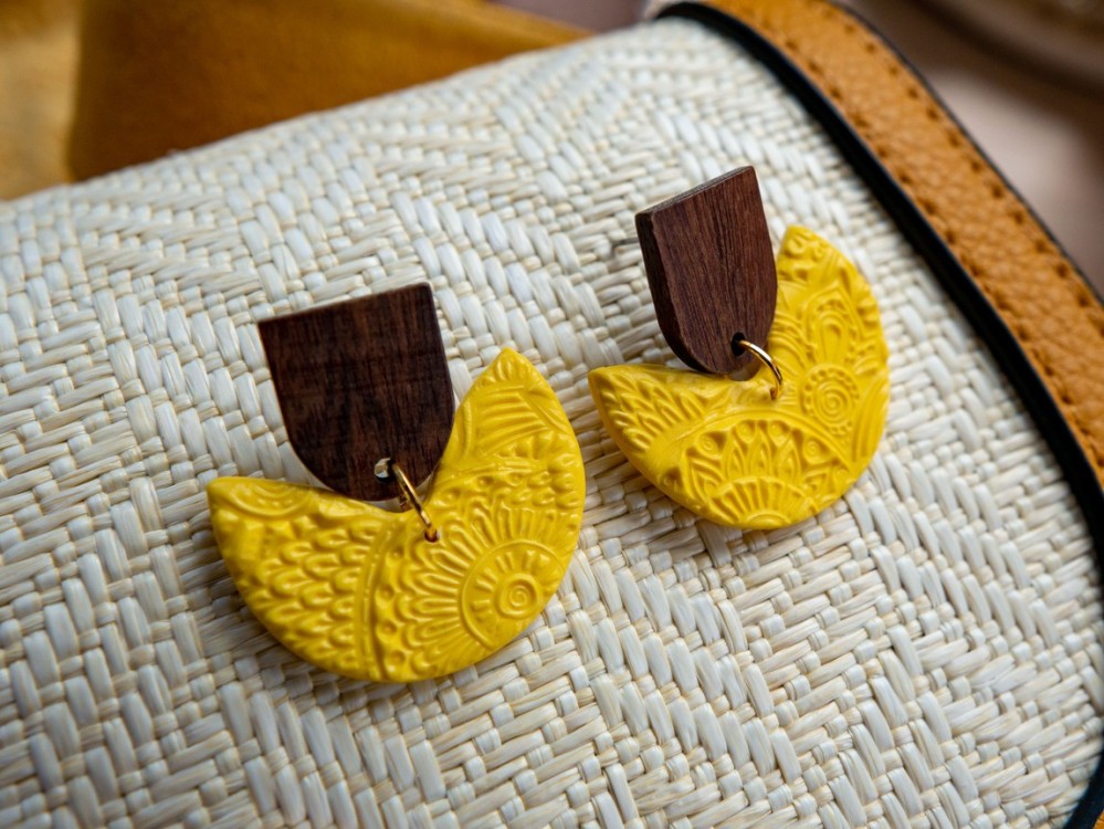 Boucles d'oreilles Bouton D'or - Miladora Créations - Bijoux en argile polymère et acier inoxydable