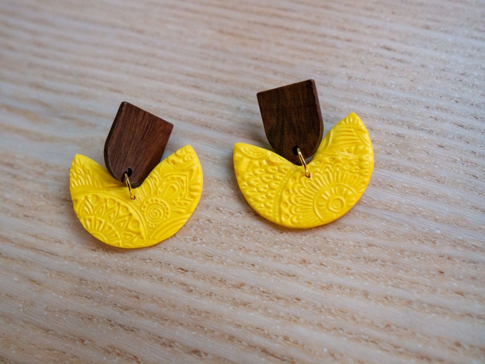 Boucles d'oreilles Bouton D'or - Miladora Créations - Bijoux en argile polymère et acier inoxydable
