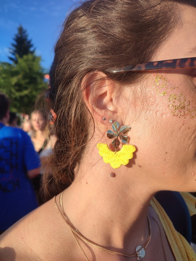 Boucles d'oreilles Narcisses - Miladora Créations - Bijoux en argile polymère et acier inoxydable