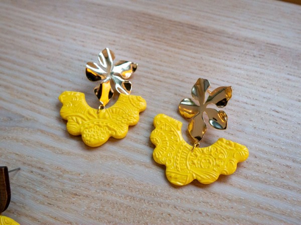 Boucles d'oreilles Narcisses - Miladora Créations - Bijoux en argile polymère et acier inoxydable