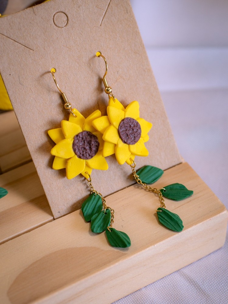 Boucles d'oreilles Tournesols - Miladora Créations - Bijoux en argile polymère et acier inoxydable