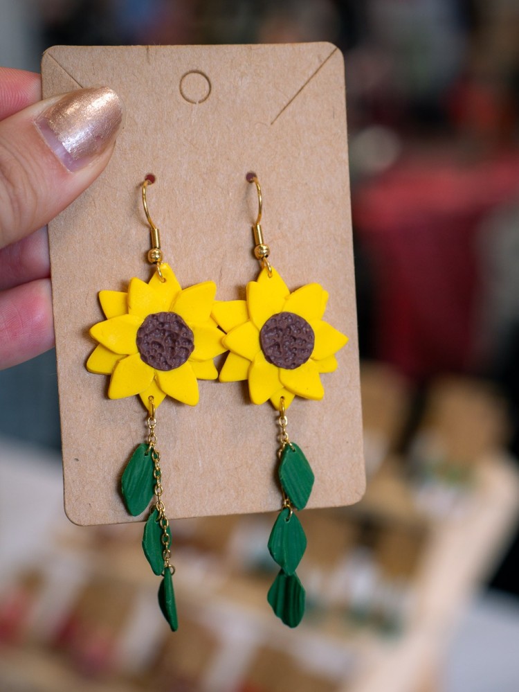 Boucles d'oreilles Tournesols - Miladora Créations - Bijoux en argile polymère et acier inoxydable
