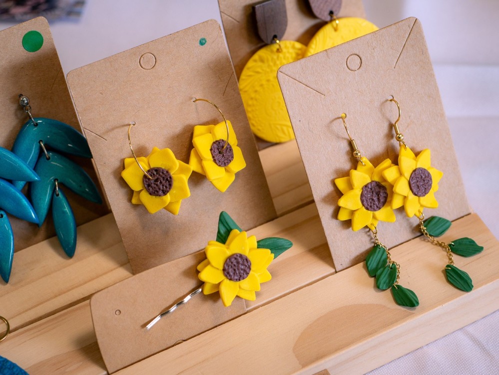 Boucles d'oreilles Dahlia - Miladora Créations - Bijoux en argile polymère et acier inoxydable