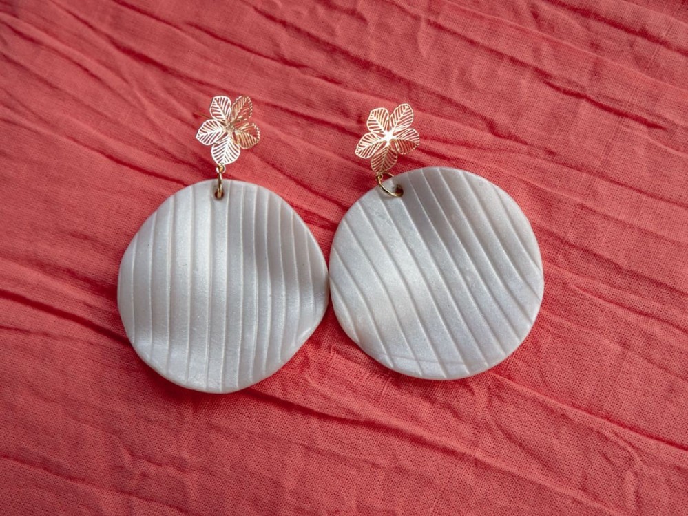 Boucles d'oreilles Chypre Fleuries - Miladora Créations - Bijoux en argile polymère et acier inoxydable