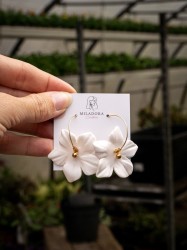 Boucles d'oreilles fleur blanche - Miladora Créations