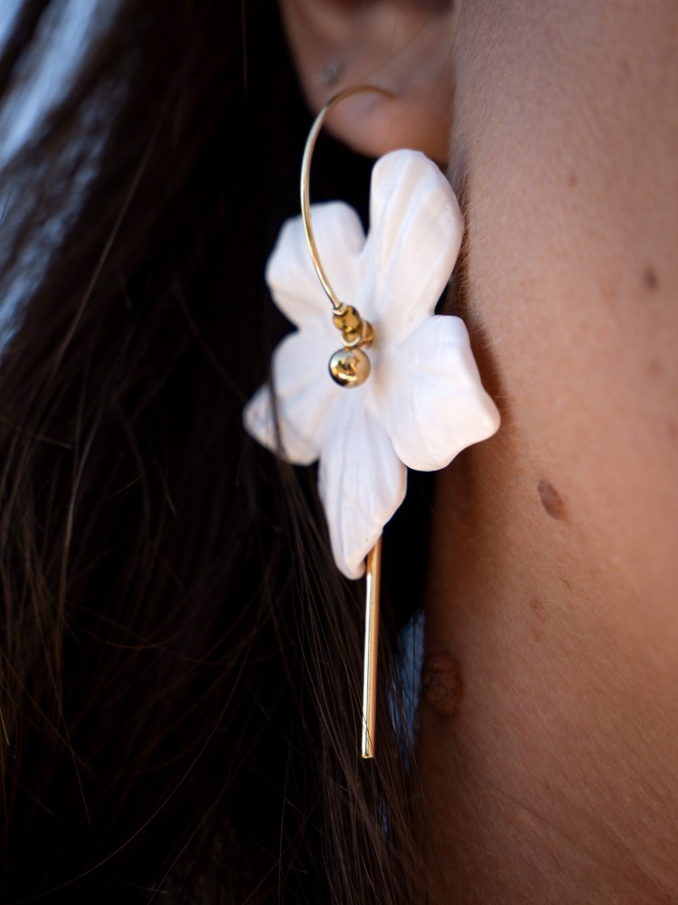 Boucles d'oreilles fleur blanche - Miladora Créations
