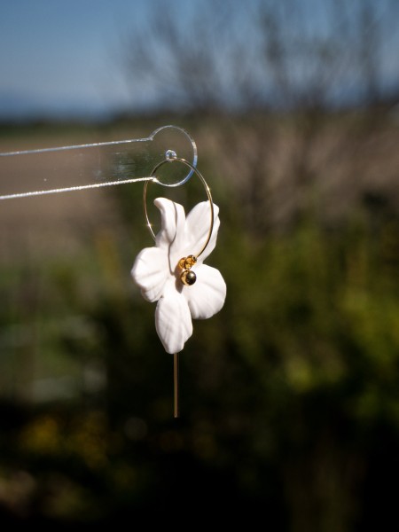 Boucles d'oreilles fleur blanche - Miladora Créations