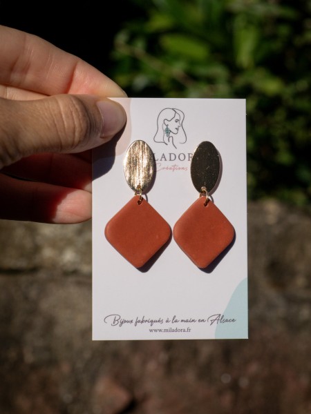 Boucles d'oreilles Amulette - Miladora Créations - Bijoux en argile polymère et acier inoxydable