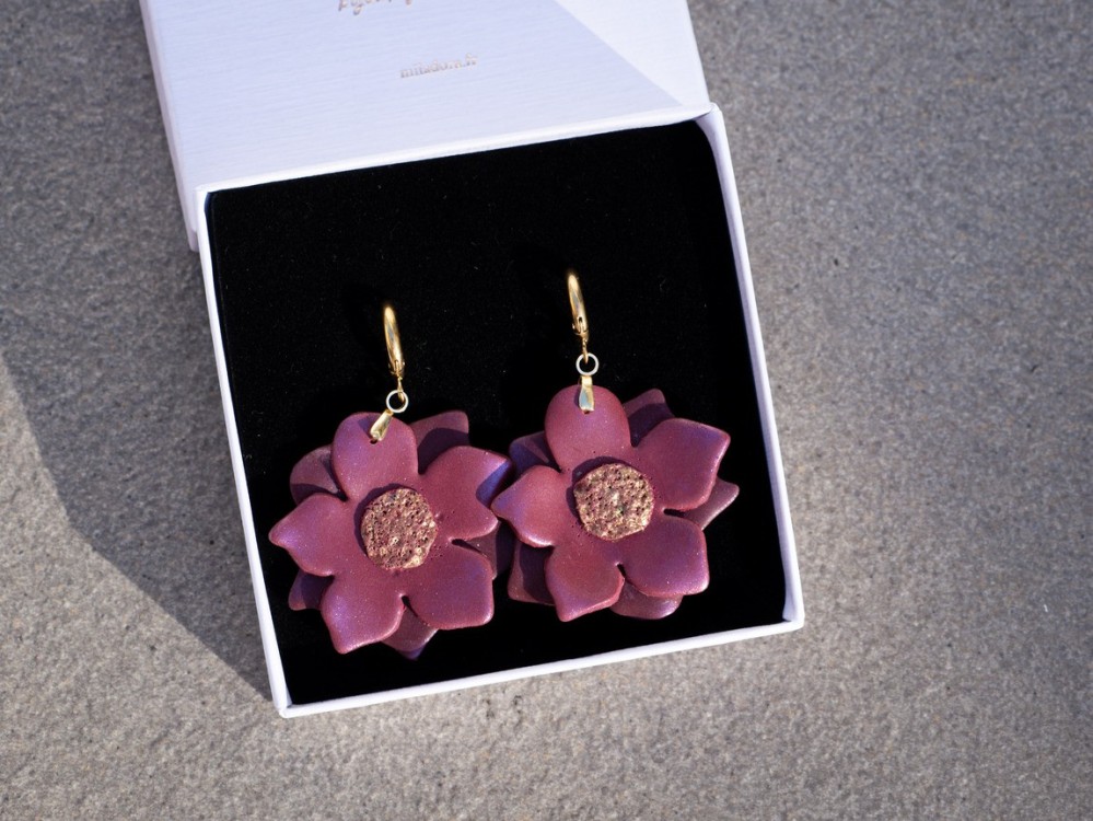 Boucles d'oreilles Fleurs de lune - Miladora Créations - Bijoux en argile polymère et acier inoxydable