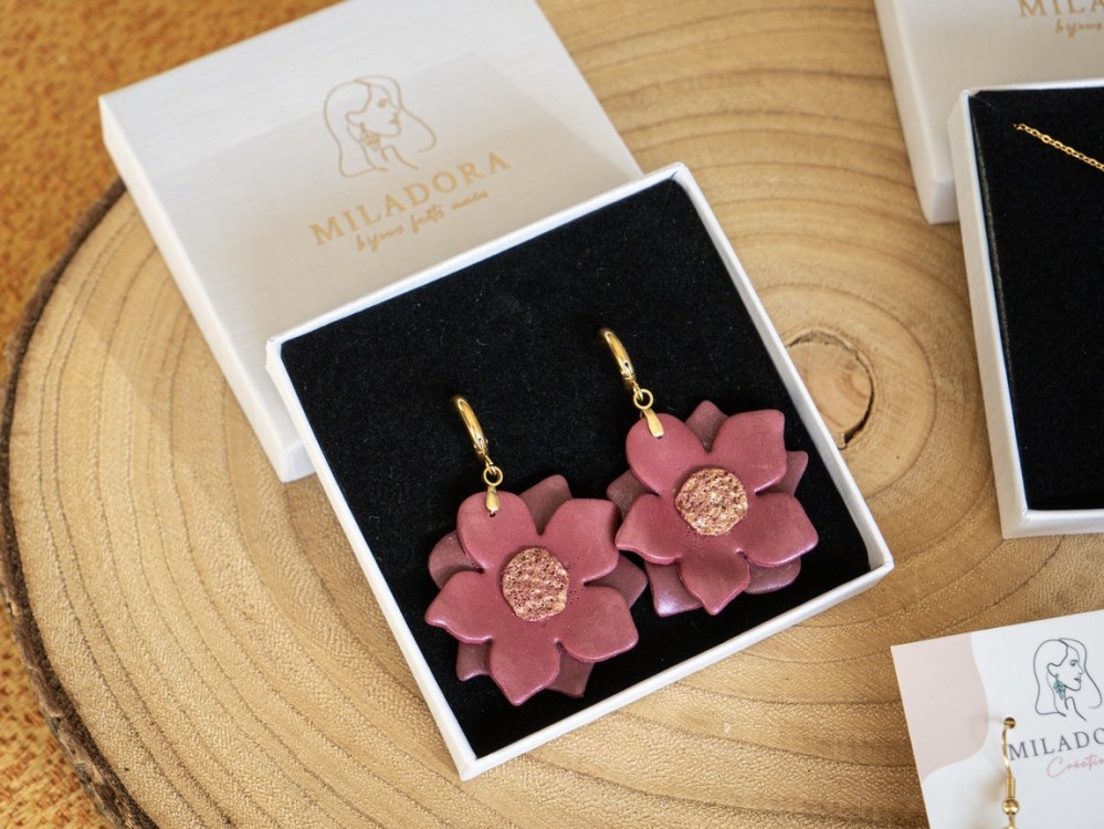 Boucles d'oreilles Fleurs de lune - Miladora Créations - Bijoux en argile polymère et acier inoxydable
